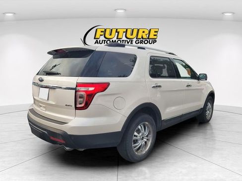 Used 2015 Ford Explorer XLT w/ Equipment Group 202B AWD/4WD image 3
