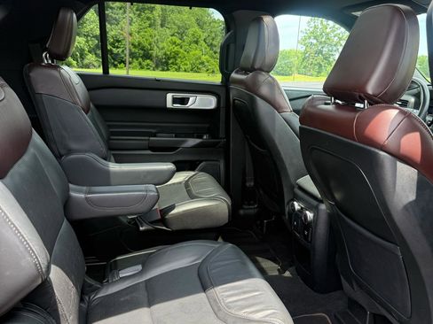 Used 2020 Ford Explorer Platinum w/ Premium Technology Package AWD/4WD image 13