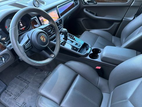 Certified 2023 Porsche Macan S AWD/4WD image 5