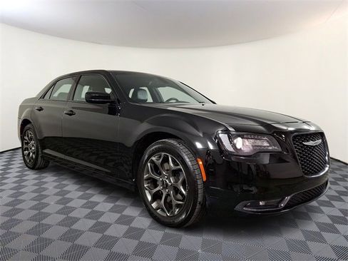Used 2016 Chrysler 300 S image 1