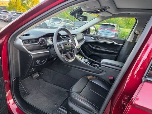 Used 2023 Jeep Grand Cherokee Limited w/ Luxury Tech Group II AWD/4WD image 15