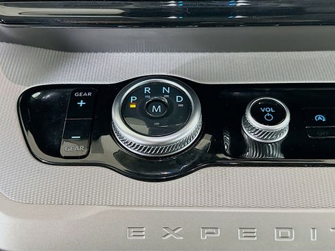 Used 2025 Ford Expedition Active image 25