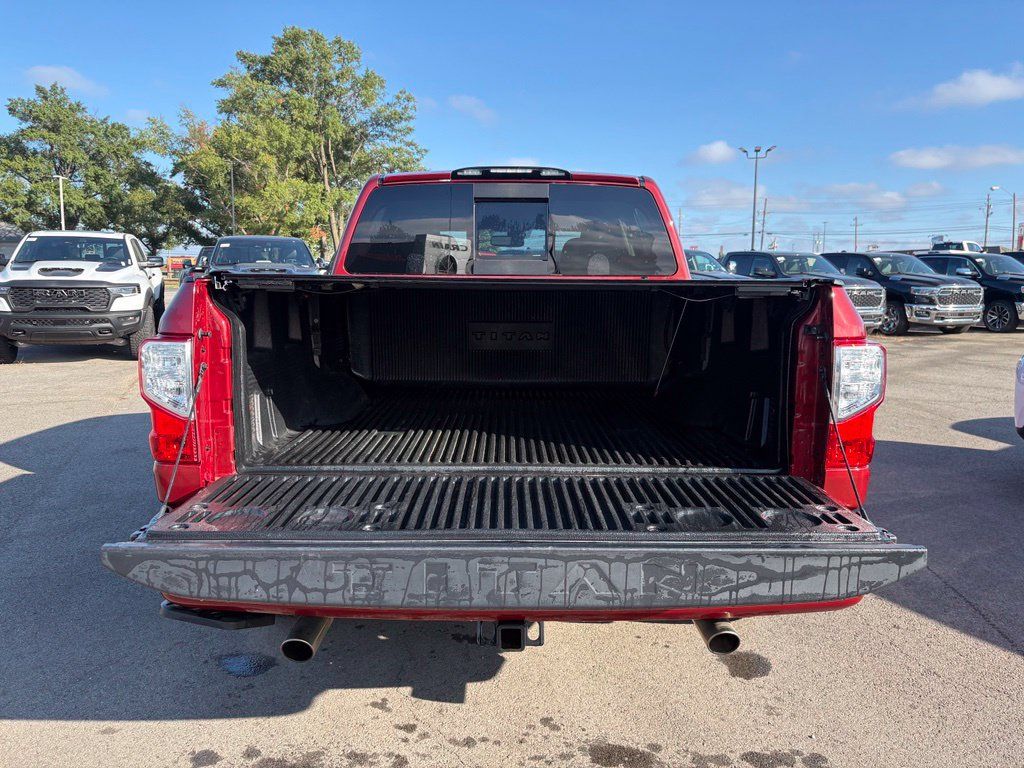 Used 2018 Nissan Titan SV w/ SV Convenience Package RWD image 7