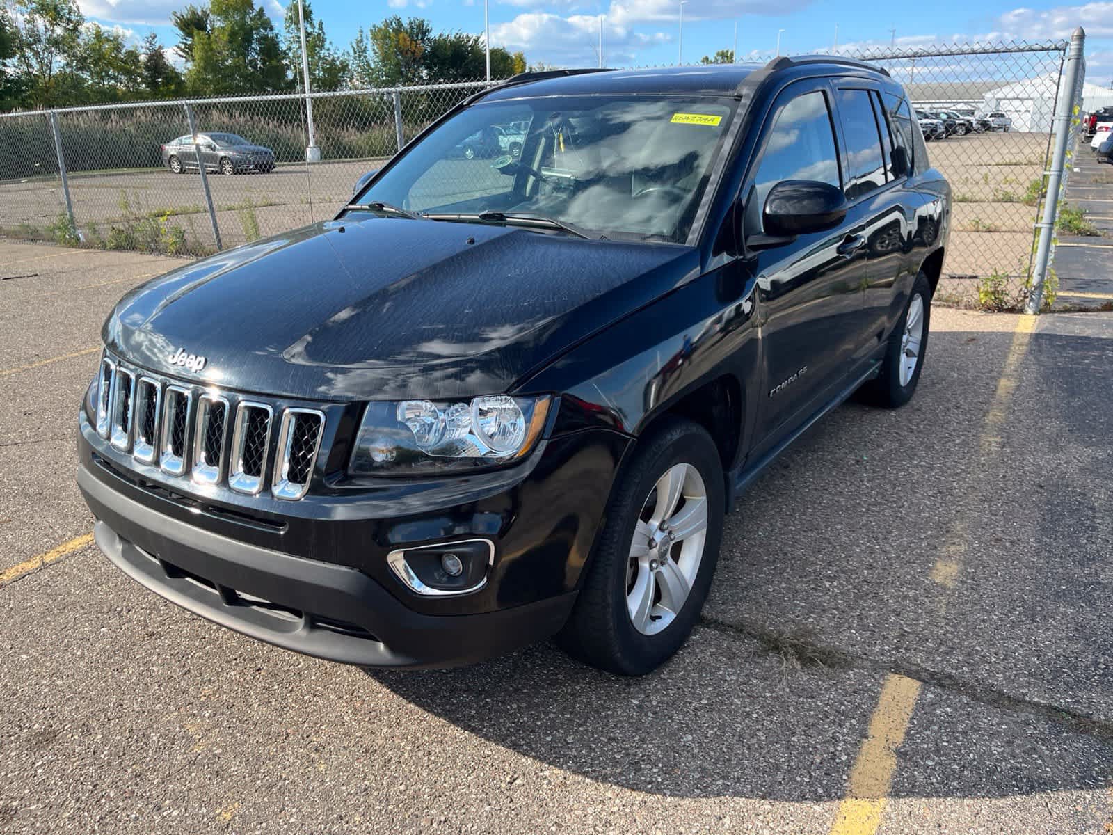 Used 2017 Jeep Compass Latitude AWD/4WD image 3