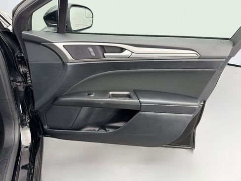 Used 2018 Ford Fusion SE w/ Fusion SE Technology Package image 23