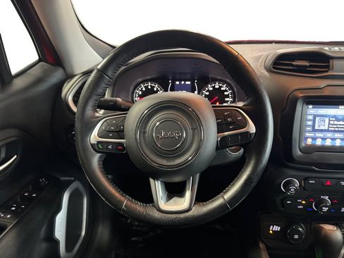 Used 2018 Jeep Renegade Latitude w/ Cold Weather Group AWD/4WD image 15