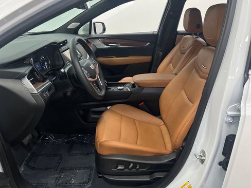 Used 2025 Cadillac XT5 Premium Luxury FWD image 11
