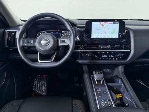 Certified 2024 Nissan Pathfinder SL image 38