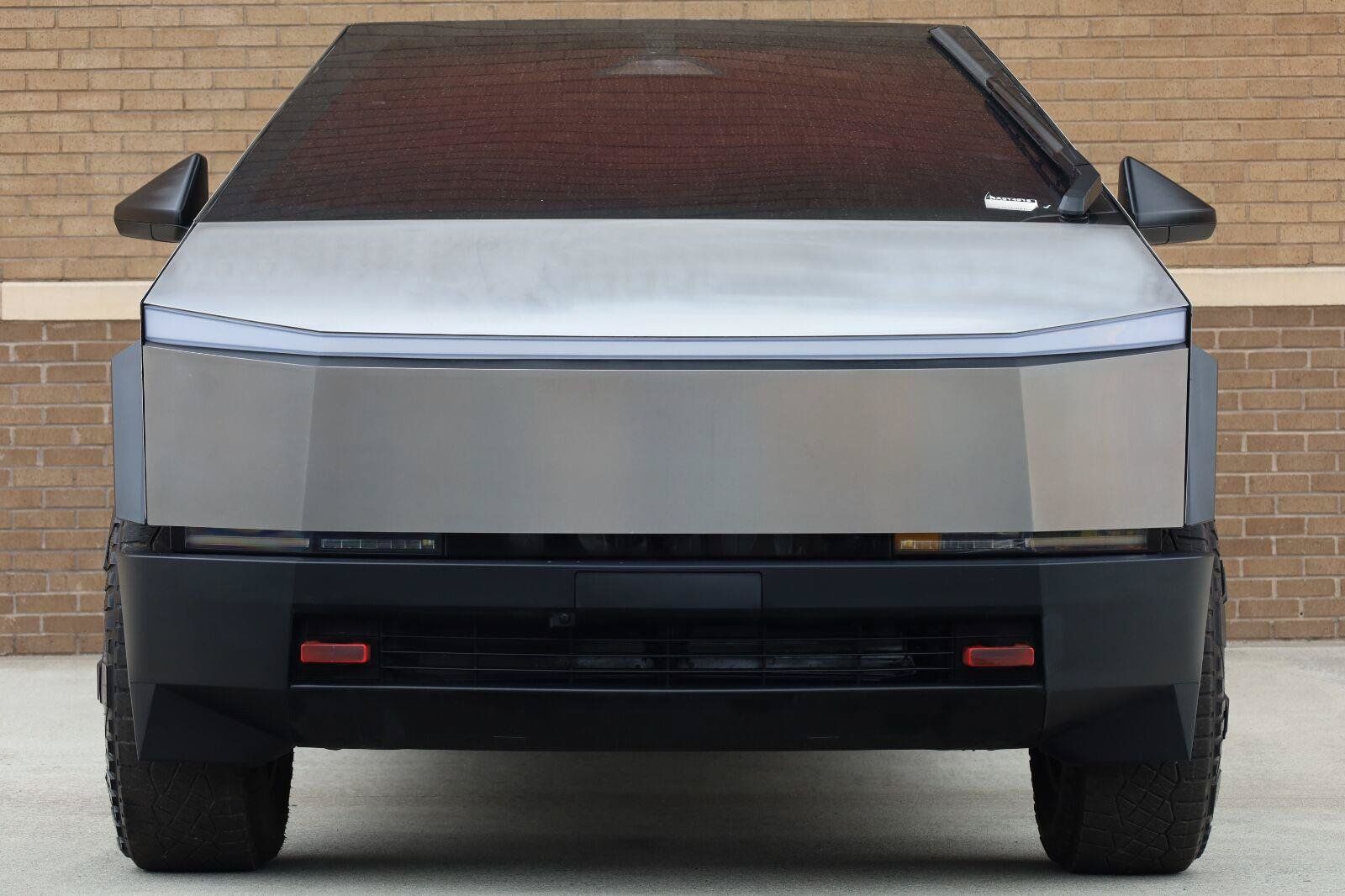 Used 2024 Tesla Cybertruck AWD Crew Cab image 6
