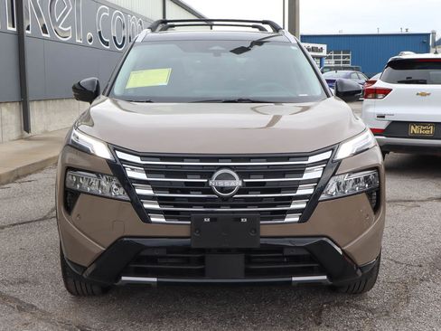 Used 2025 Nissan Rogue Platinum w/ Platinum Premium Package AWD/4WD image 2