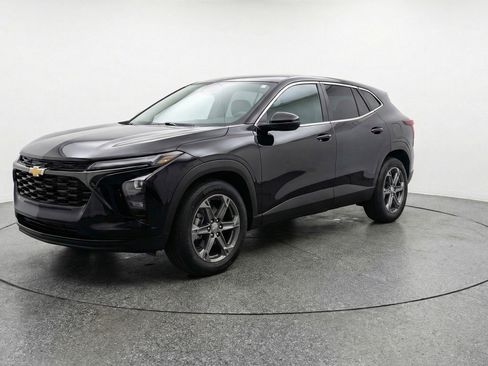 Used 2025 Chevrolet Blazer LT FWD image 3