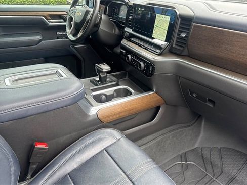Used 2022 Chevrolet Silverado 1500 High Country w/ High Country Premium Package image 19