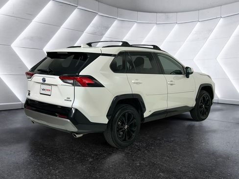 Used 2022 Toyota RAV4 SE w/ Convenience Package AWD/4WD image 4