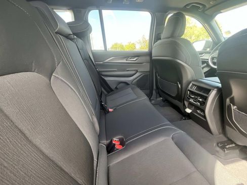 New 2025 Jeep Grand Cherokee Laredo X w/ Luxury Tech Group I image 12