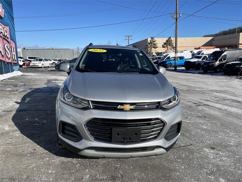 Used 2022 Chevrolet Trax LT w/ LT Convenience Package image 5