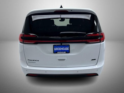 New 2026 Chrysler Pacifica Select image 6