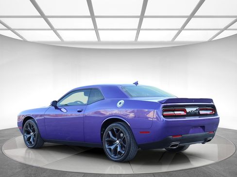 Used 2019 Dodge Challenger SXT w/ Plus Package image 6