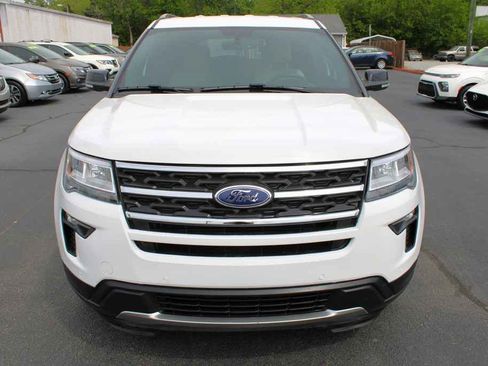Used 2018 Ford Explorer XLT w/ Equipment Group 202A image 3