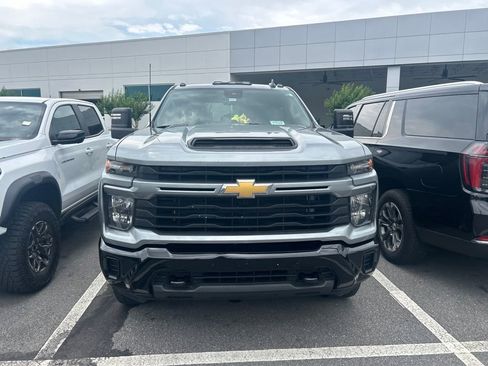 Used 2025 Chevrolet Silverado 2500 Custom w/ Custom Convenience Package AWD/4WD image 2