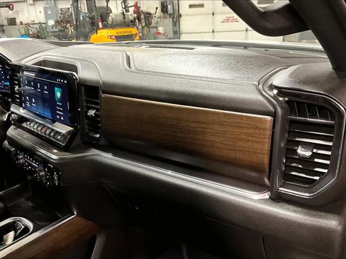 Used 2025 Chevrolet Silverado 1500 High Country w/ Z71 Off-Road Package image 17