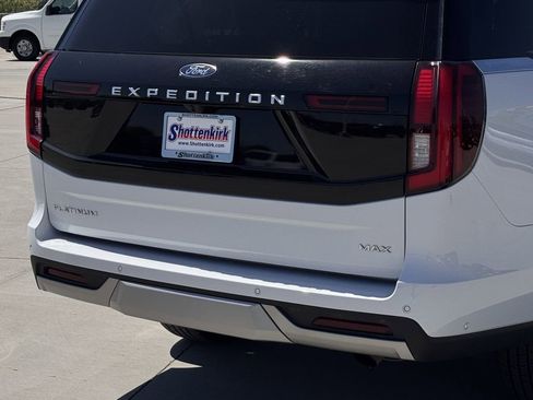Used 2025 Ford Expedition Max Platinum AWD/4WD image 6