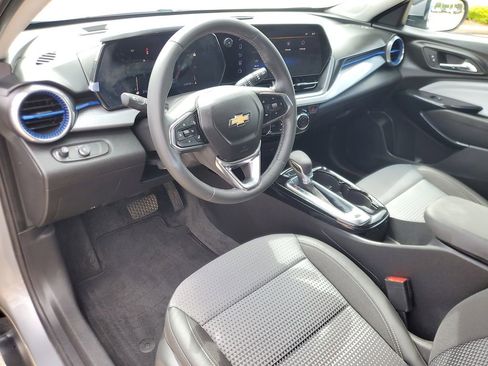 Used 2025 Chevrolet Trax LT w/ Driver Confidence Package image 15