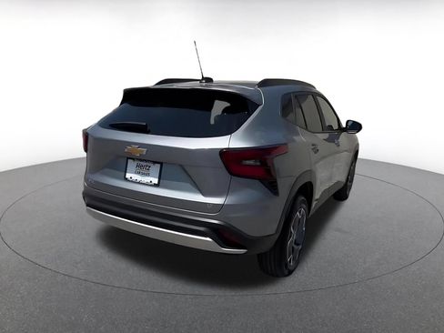 Used 2025 Chevrolet Trax LT w/ LT Convenience Package FWD image 14