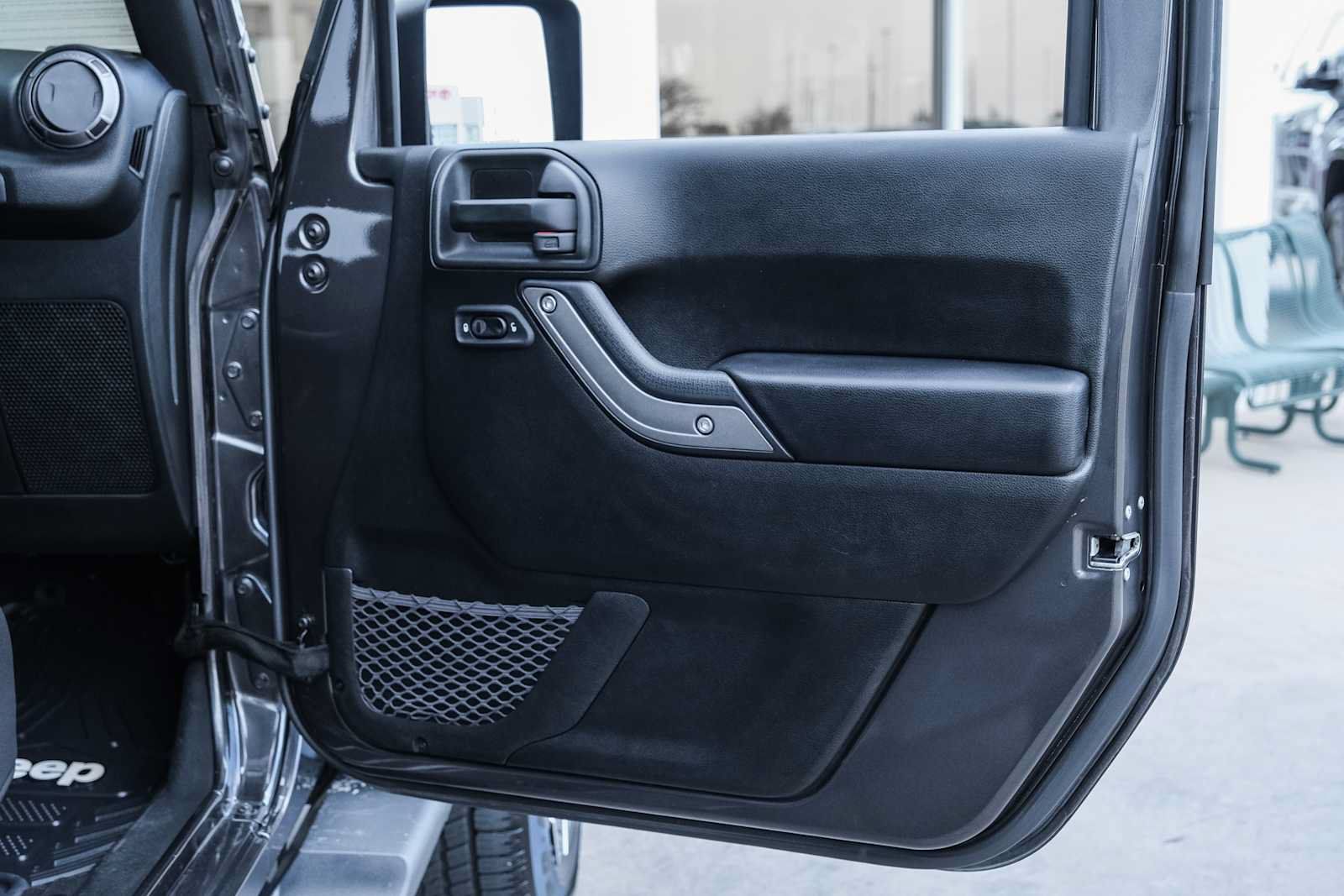 Used 2018 Jeep Wrangler Unlimited Sport S AWD/4WD image 36