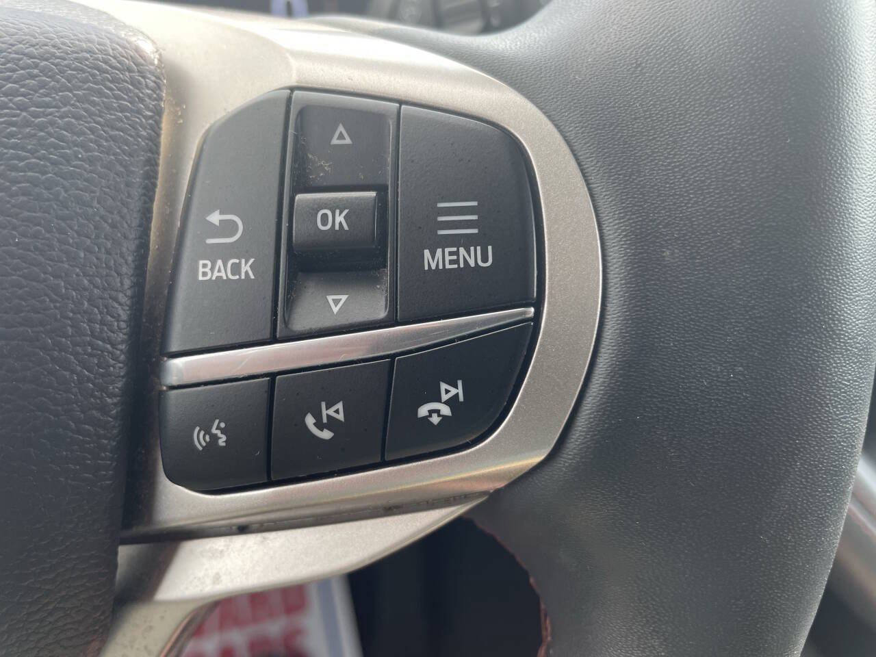 Used 2025 Ford Explorer Active AWD/4WD image 19