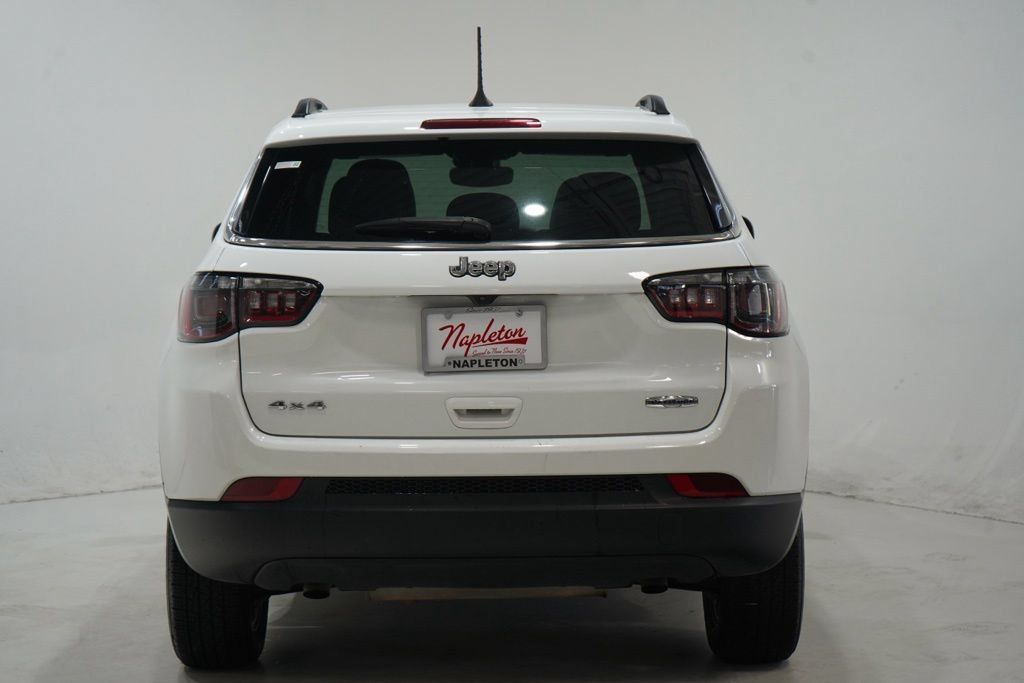 Used 2023 Jeep Compass Latitude w/ Sun and Sound Group AWD/4WD image 6