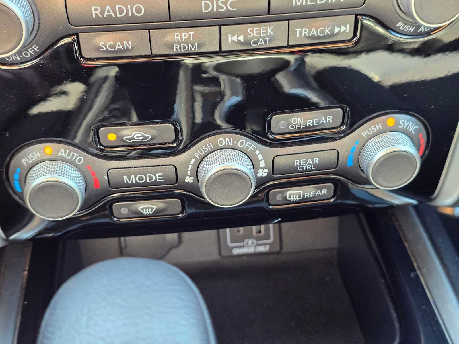 Used 2019 Nissan Pathfinder SV AWD/4WD image 31