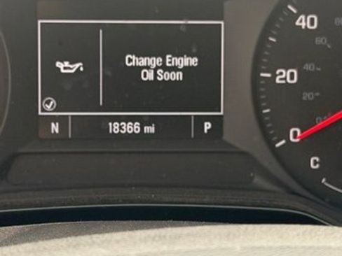 Used 2025 Chevrolet Trax LS w/ LS Convenience Package FWD image 6