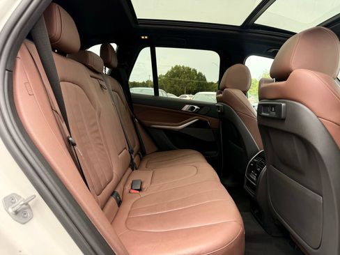 Used 2021 BMW X5 xDrive40i w/ M Sport Package image 25