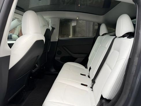 Used 2023 Tesla Model Y 2WD image 8