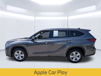 Used 2022 Toyota Highlander L FWD video 2