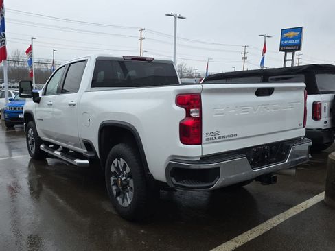 Used 2024 Chevrolet Silverado 2500 LT image 8