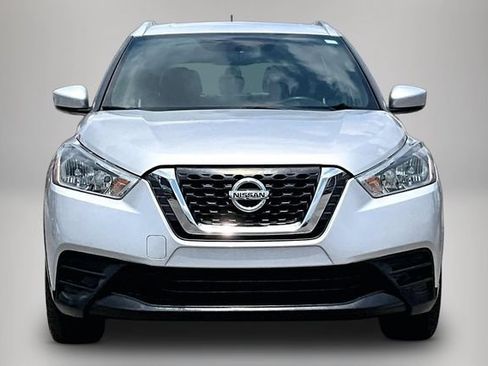 Used 2018 Nissan Kicks SV FWD image 3