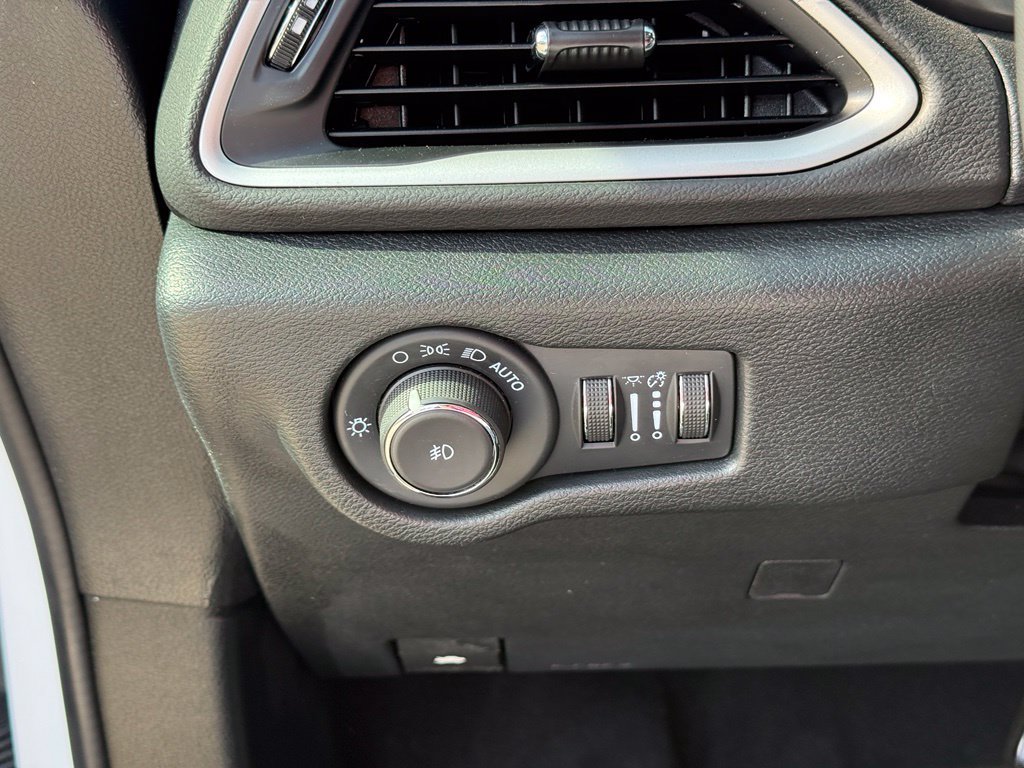 Used 2025 Chrysler Pacifica Select FWD image 18