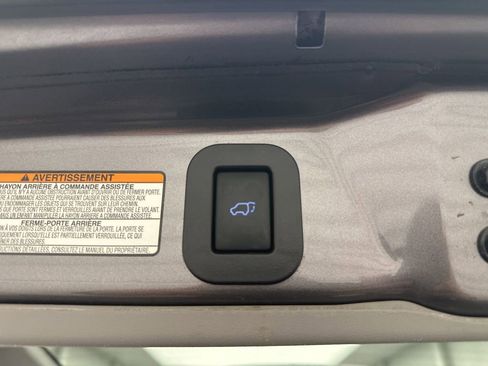 Used 2017 Toyota Sienna SE Premium image 30