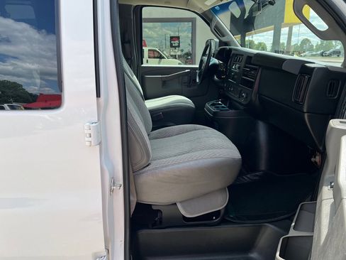 Used 2016 Chevrolet Express 2500 LT w/ LT Preferred Equipment Group RWD image 10