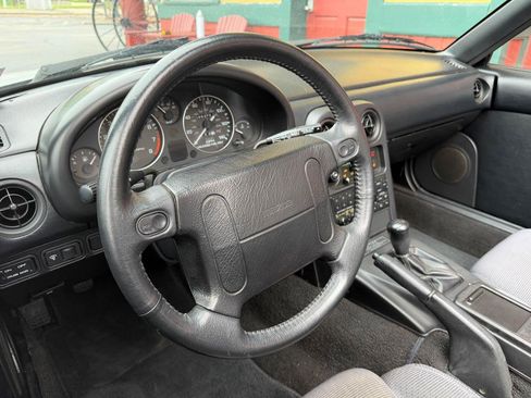 Used 1991 MAZDA MX-5 Miata RWD image 25