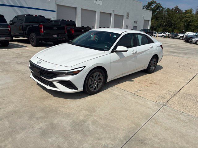 Used 2024 Hyundai Elantra SEL FWD image 10