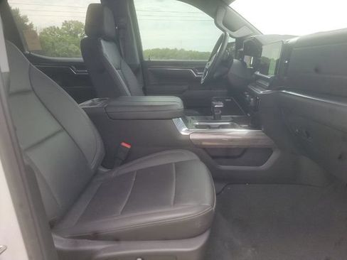 Used 2024 Chevrolet Silverado 1500 LT AWD/4WD image 10