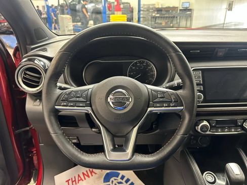 Used 2019 Nissan Kicks SR w/ SR Premium Package FWD image 22