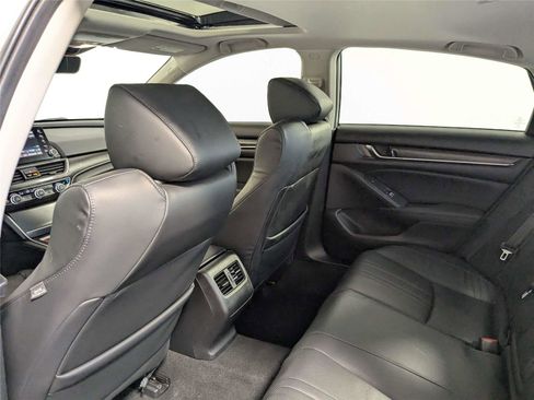 Used 2018 Honda Accord Touring image 28