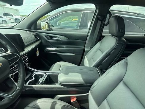 Used 2026 Chevrolet Traverse LT w/ Driver Confidence Package FWD image 8