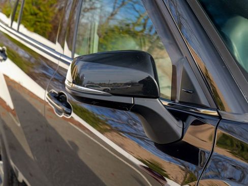 Used 2021 Toyota Highlander XLE image 10