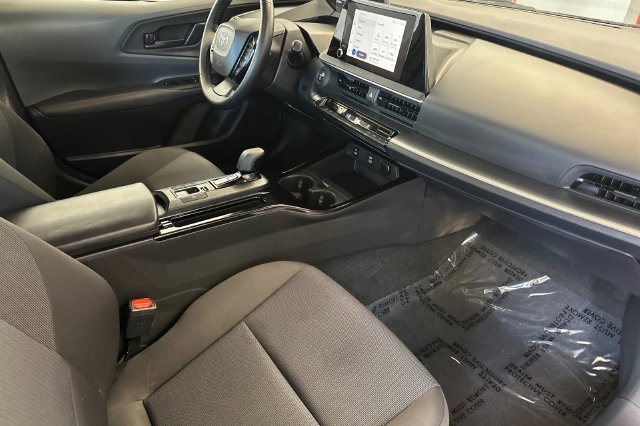 Certified 2025 Toyota Prius LE FWD image 20