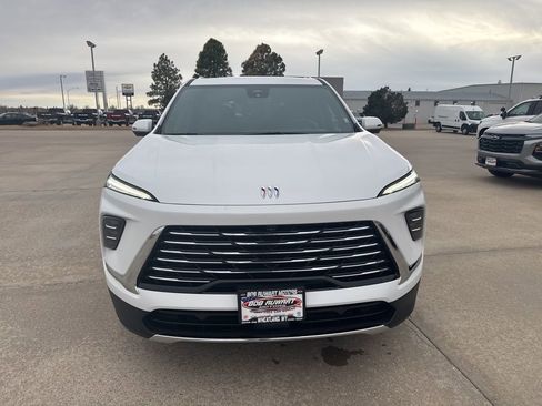 Used 2025 Buick Enclave Preferred image 8