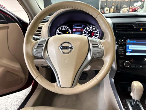 Used 2013 Nissan Altima 2.5 SL w/ Technology Pkg image 11